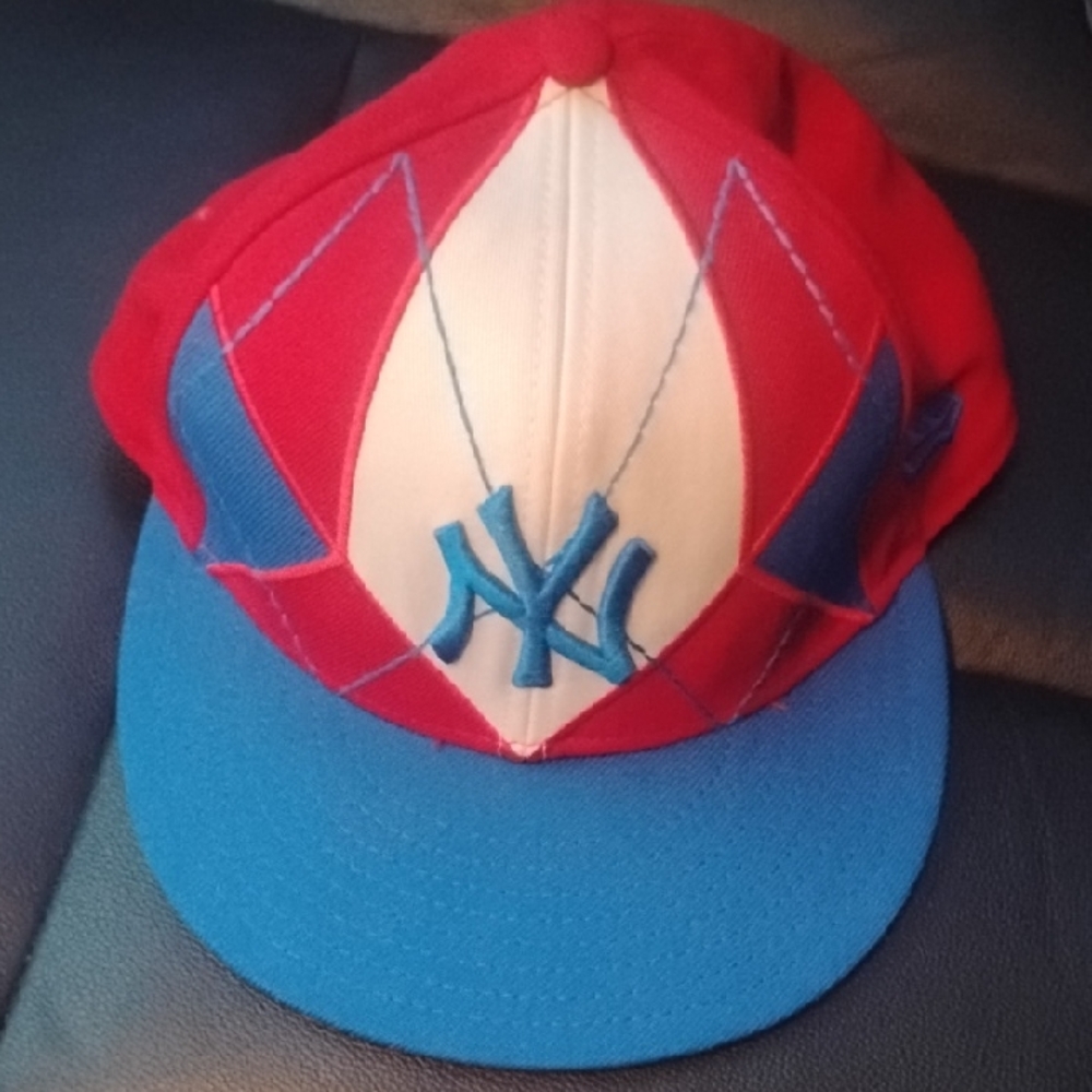 New Era Red and Blue Diamond Pattern Yankee Lid